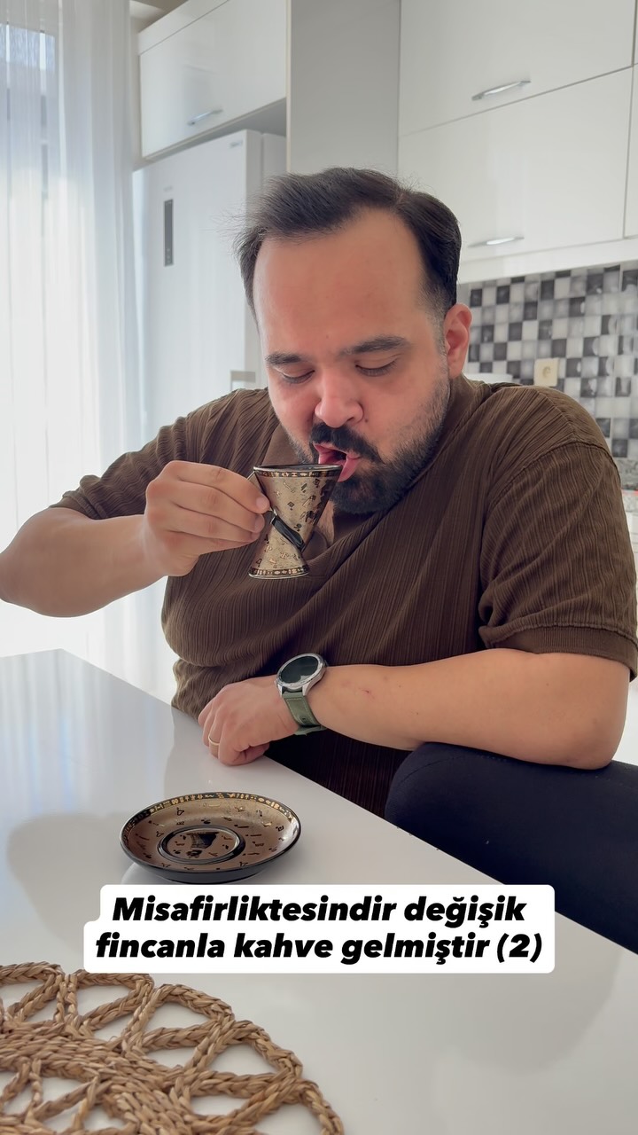 Misafirliktesindir değişik fincanla kahve gelmiştir (2)

#kahramanmaraş #keşfet #komedi #akım #mizah...