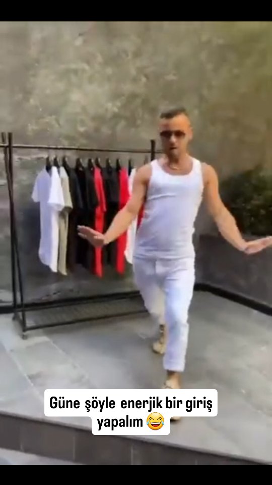 Ve o unutulmayan ikonik dans😂

#doğuş #komikpaylasimlar #absürtvideo #kesfetteyiz #funny #keşfet