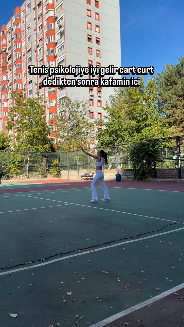 aile gibi yaşayalım dedim gerizekalı aile gibi yaşayalım dedim 😂😂😂😂 #kesfet #kesfetteyiz #tenis
