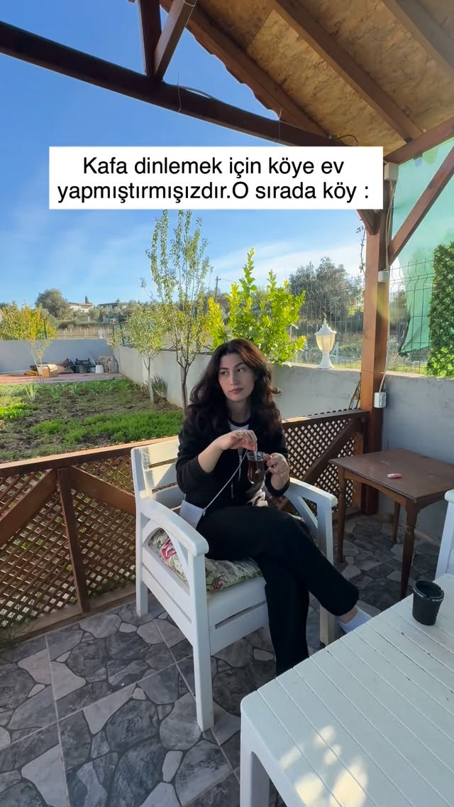😂😂😂 

#bahçe #köy #köyhayatı #i̇zmir #müstakilhayat #evdekorasyonu #organiktarım #komik #keşfet