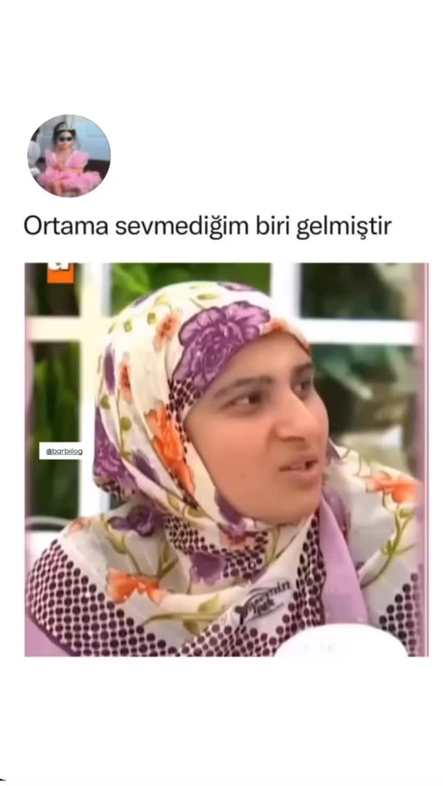 Köpeğiyle birlikte yaptığı yürüyüşlerde kedisinin neler yaptığını merak eden adam, kedinin hareketle...