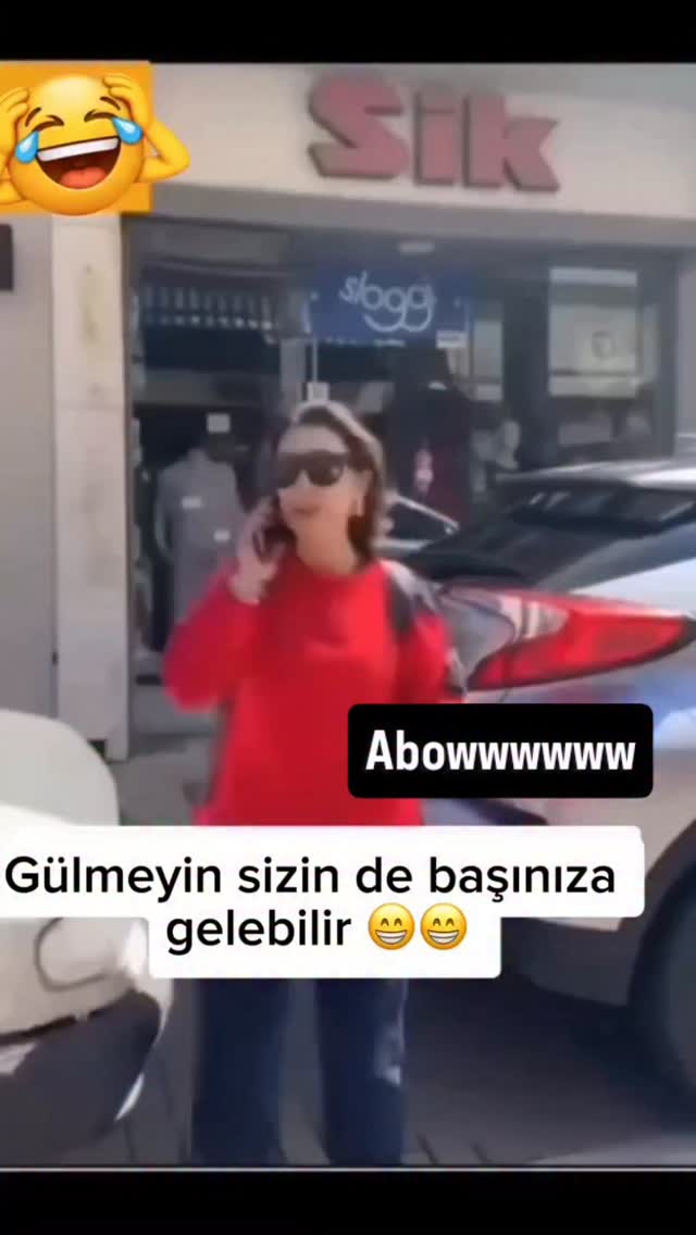 Köpeğiyle birlikte yaptığı yürüyüşlerde kedisinin neler yaptığını merak eden adam, kedinin hareketle...